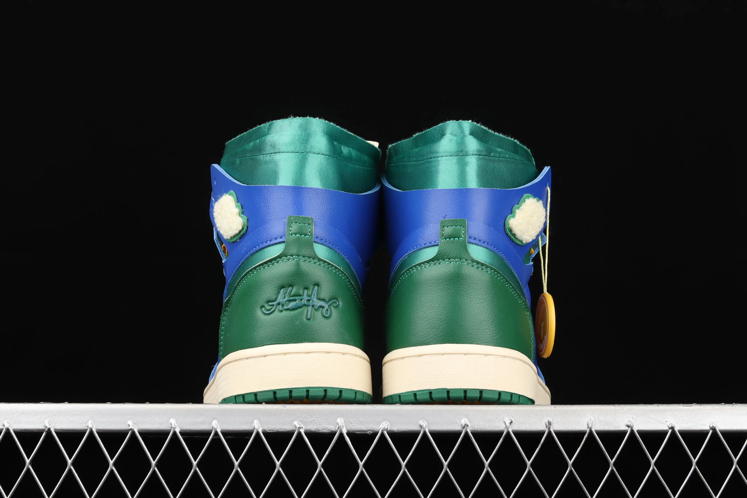 All Categories Air Jordan Jordan Series Basketball Shoes Air Jordan 1 High Air Jordan 1 Zoom Comfort AJ1 Joe 1 Blue Green California High Top Classic Retro Cultural Leisure Sports Basketball Shoes DJ1199-400
